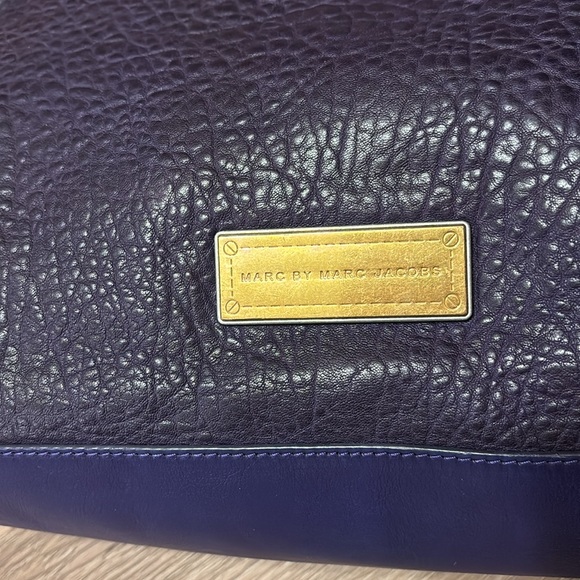 Marc By Marc Jacobs Pebbled Lamb leather purse. - Picture 5 of 16